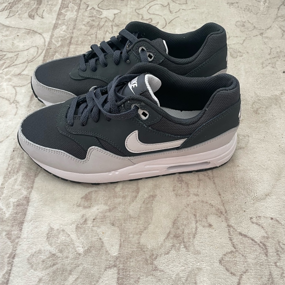 Kids Nike Air Max 1 Low Top Sneakers in Black & Light Gray - *worn only once*